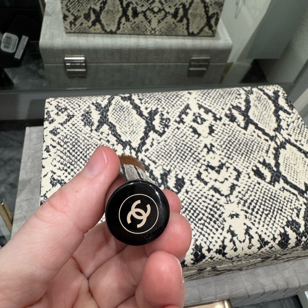 CHANEL Black  Brush with Brown Bristles BRAND NEW NEVER USED. - Picture 5 of 9